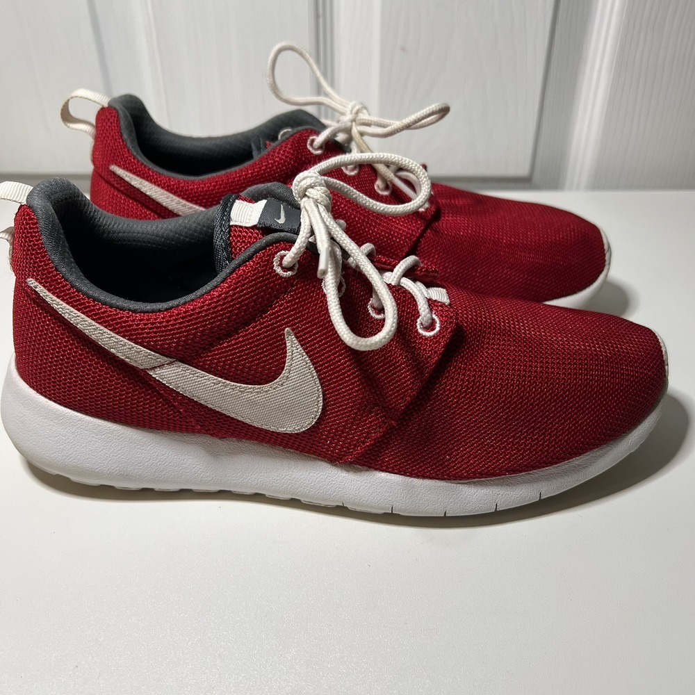 Nike Roshe‎ GS Youth Sneakers/ Shoes Red White Size 6Y 599728-603